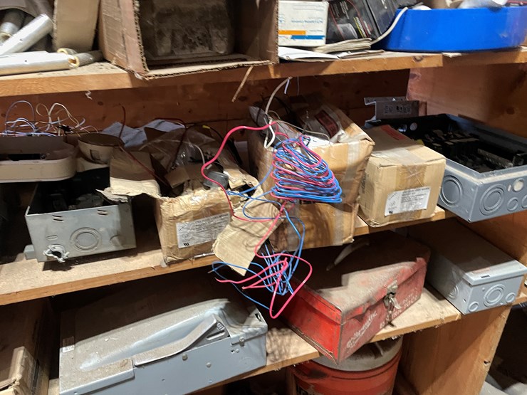 #7249-•-contents-of-(2)-shelving-units-image-7