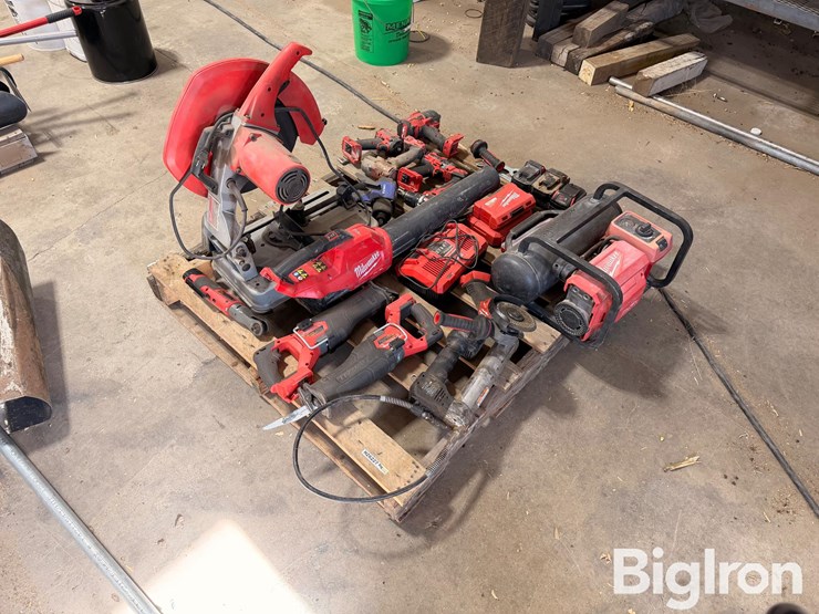 milwaukee-power-tools-&-batteries-image-1