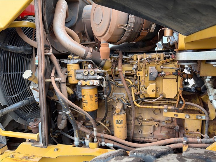 caterpillar-938h-image-17