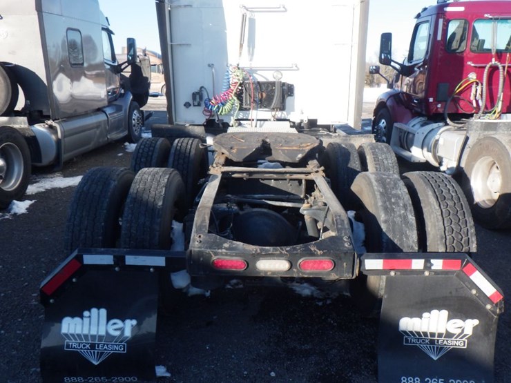 2018-peterbilt-579-image-8