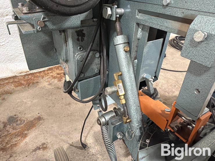 2023-ellis-1600-mitre-band-saw-image-15