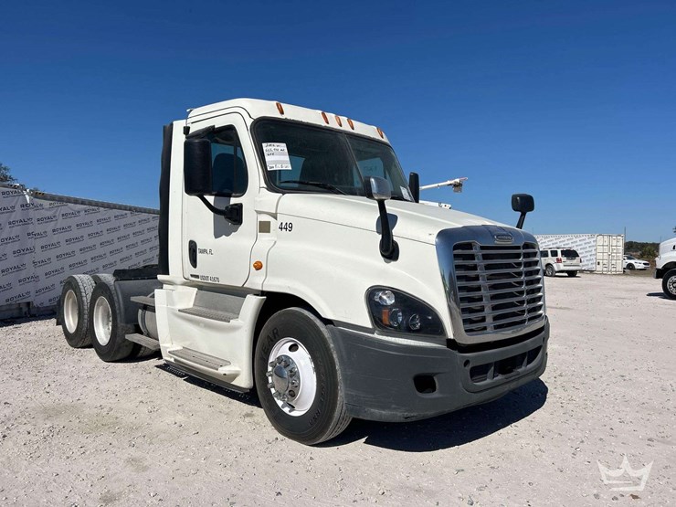 2016-freightliner-cascadia-125-image-2