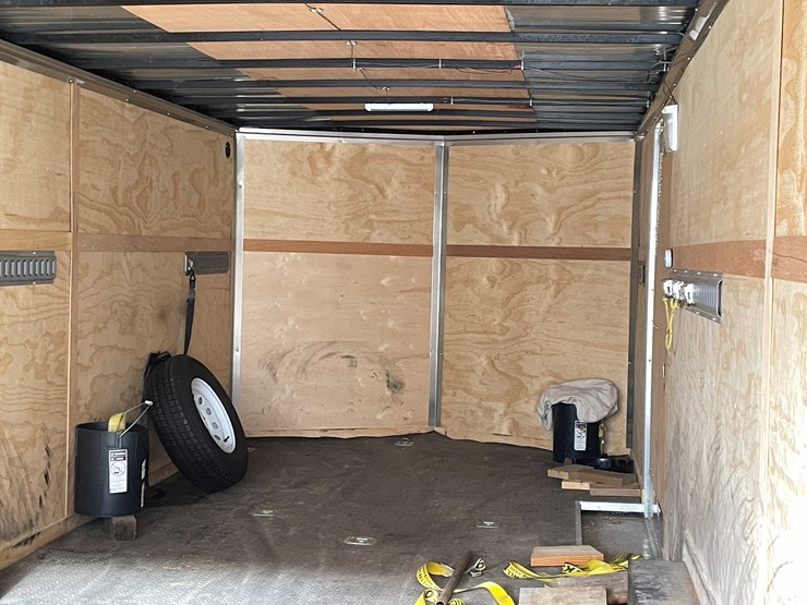 #4004-•-2016-enclosed-24'-rc-trailer-(has-wi-title)-image-29