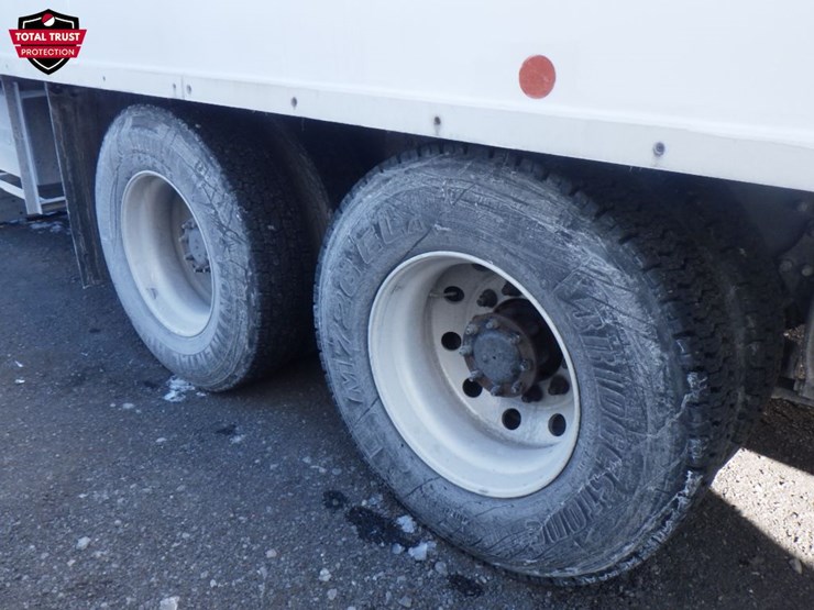 2019-freightliner-m2-106-image-5