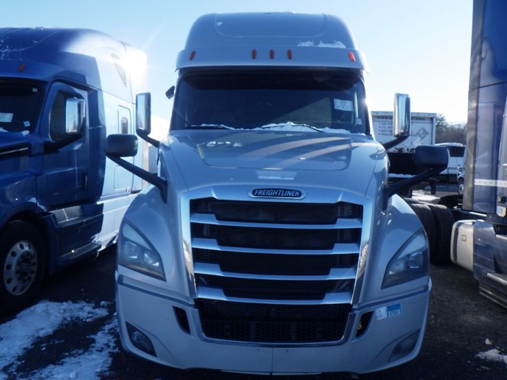 2019-freightliner-cascadia-126-image-2