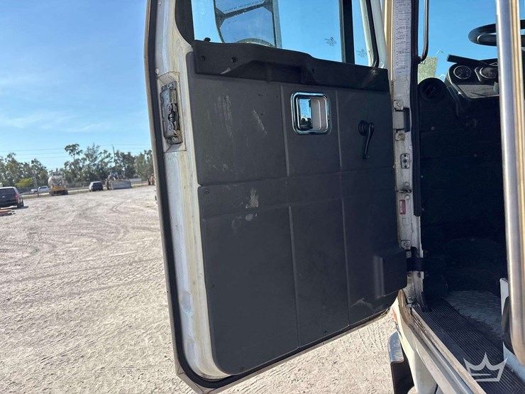 2017-autocar-xpeditor-image-6