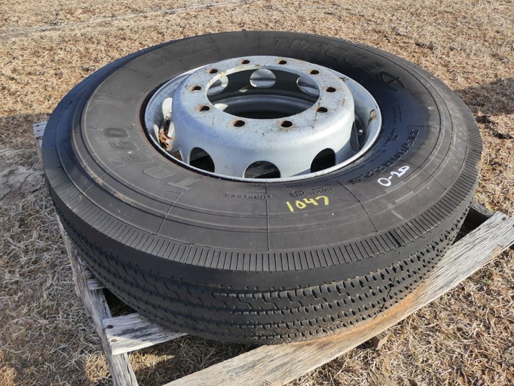 315x80r-22.5-semi-tire-image-1