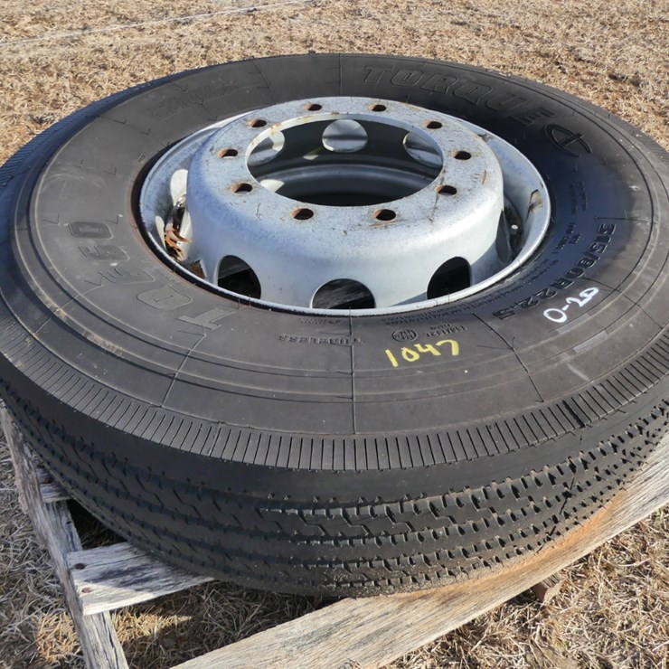 315x80R 22.5 Semi Tire