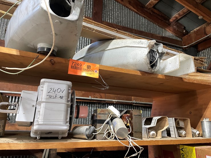 #7249-•-contents-of-(2)-shelving-units-image-4