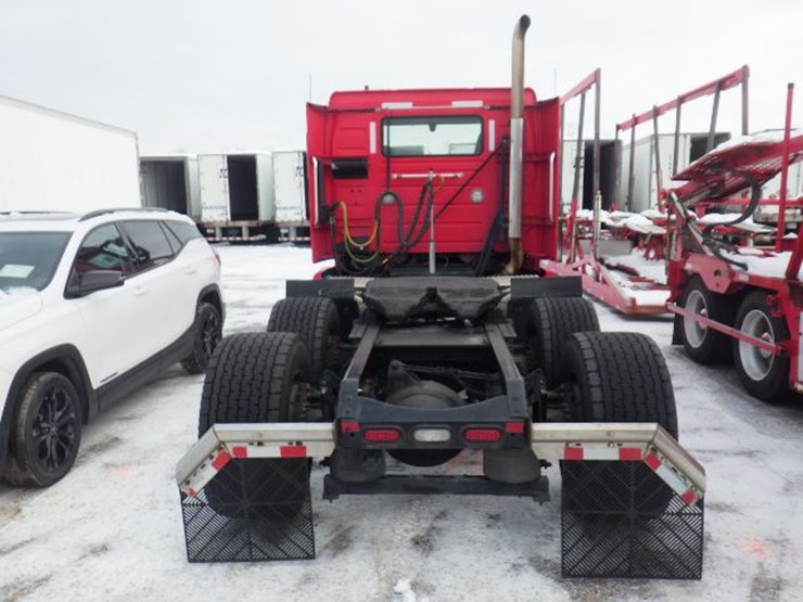 2023-volvo-vnl-300-image-9