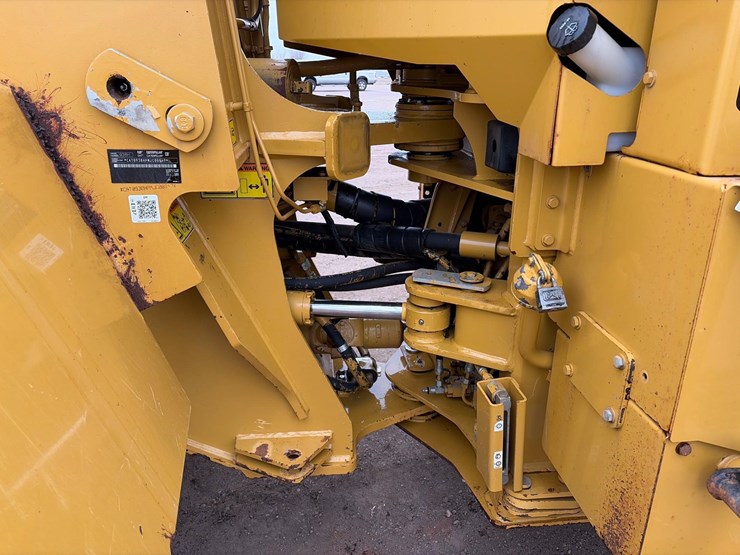 caterpillar-938h-image-11