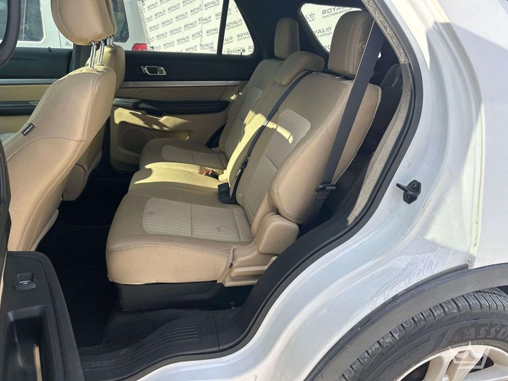 2017-ford-explorer-image-17