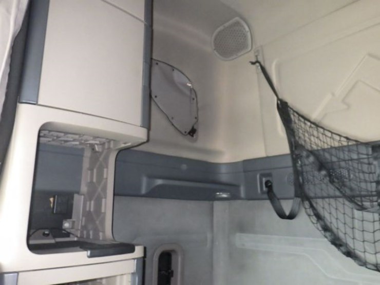 2016-freightliner-cascadia-125-image-20