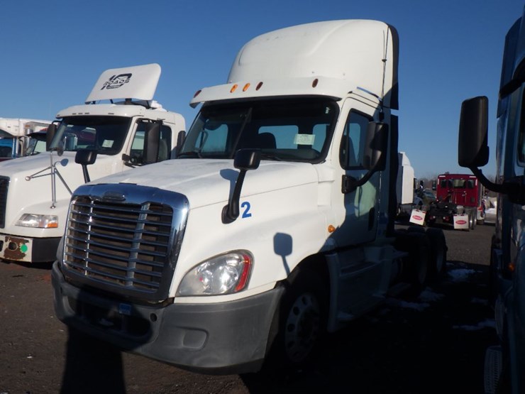 2014-freightliner-cascadia-125-evolution-image-1