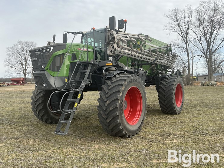2023-fendt-rogator-937h-self-propelled-dry-fertilizer-spreader-image-1
