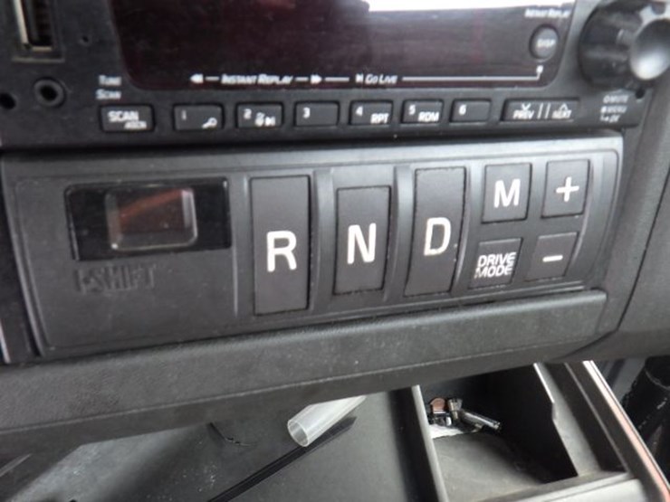 2023-volvo-vnl-300-image-15