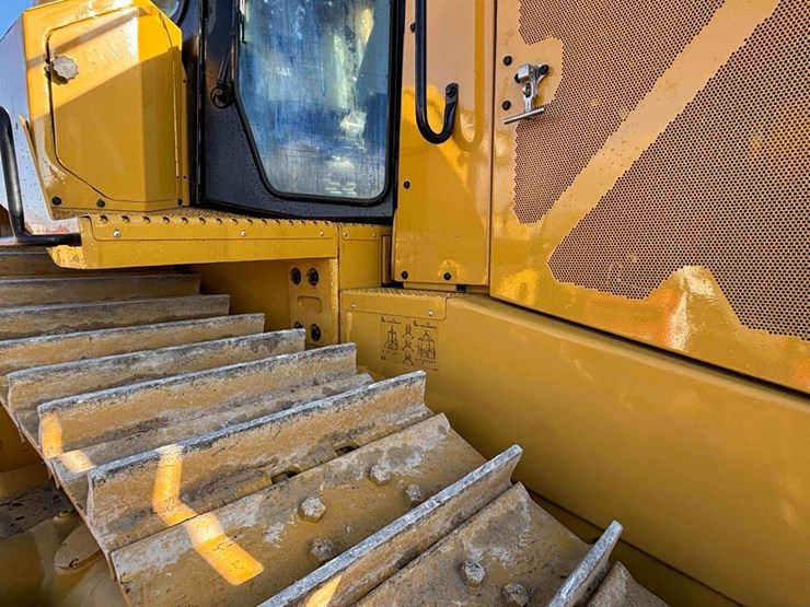 2019-caterpillar-d8t-image-31