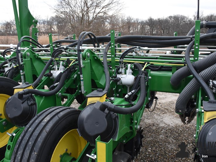 2022-john-deere-1775nt-image-17