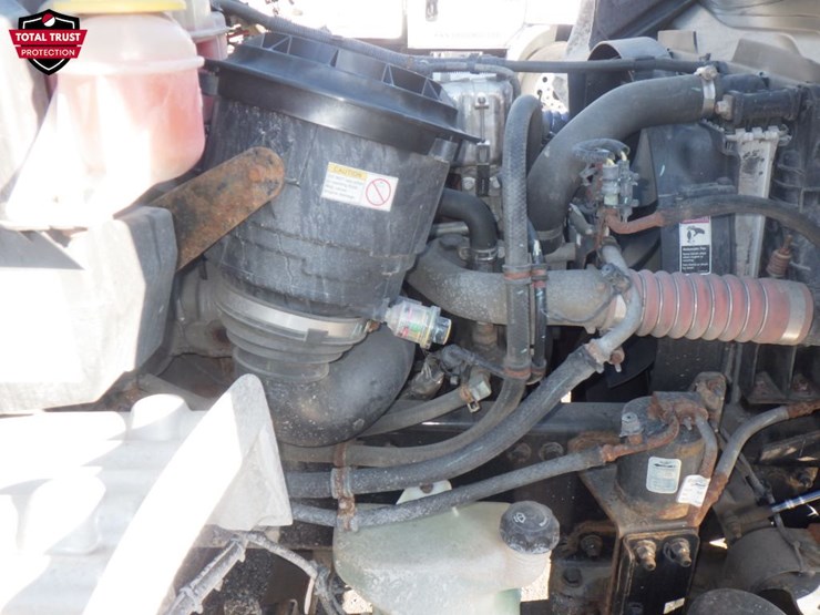 2019-freightliner-m2-106-image-18