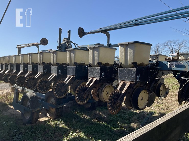 1996-kinze-2600-image-4