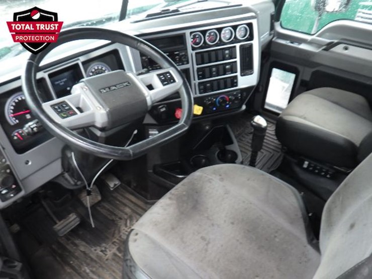 2023-mack-anthem-image-16