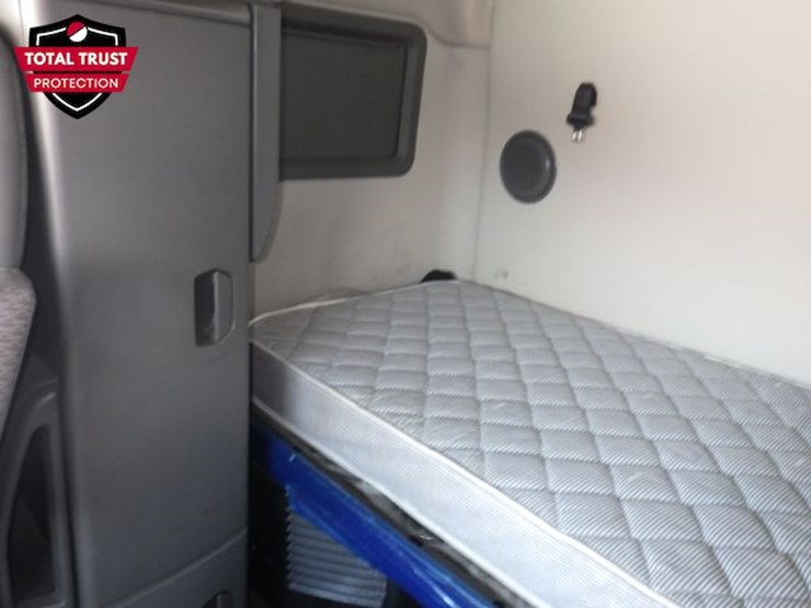 2022-volvo-vnl-760-image-22