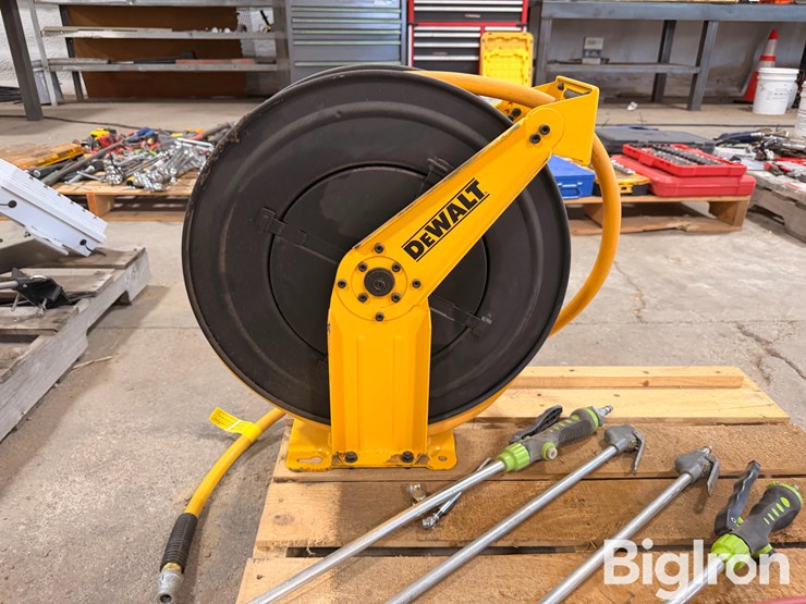 dewalt-air-hose-reel-w/accessories-image-11