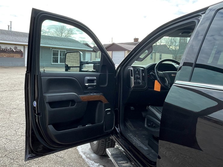 #4000-•-2019-chevy-silverado-high-country-pickup-(has-wi-title)-image-22