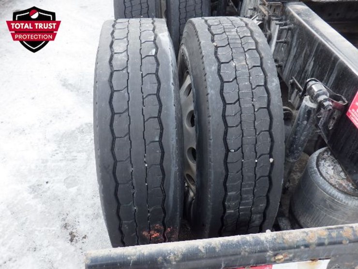 2023-volvo-vnl-300-image-13