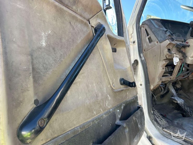 2003-sterling-l8500-image-9