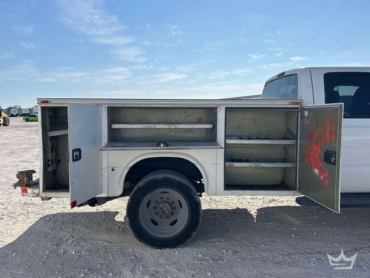 2015-ford-f550-image-24