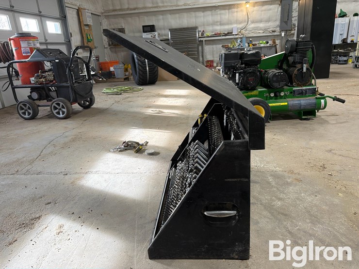 john-deere-toolbox-with-tools-image-4