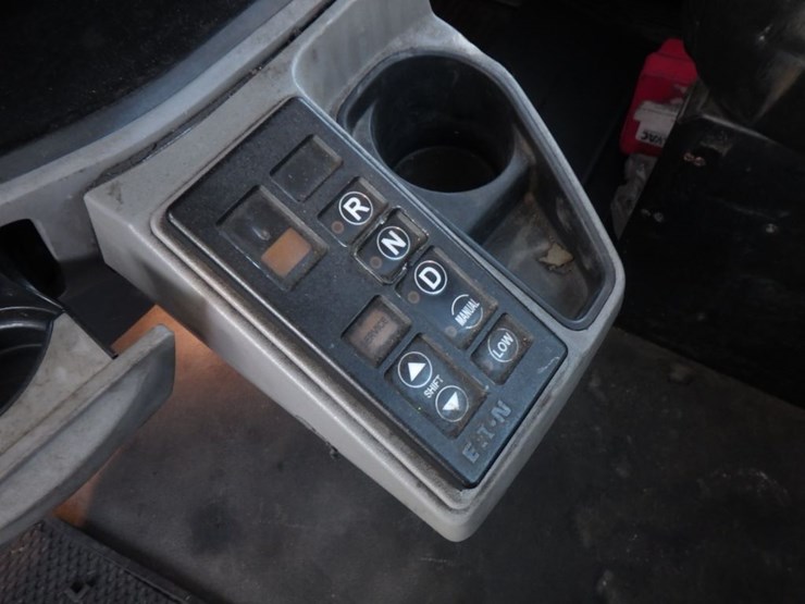 2017-peterbilt-579-image-15