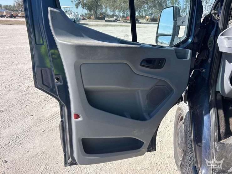 2015-ford-transit-image-11