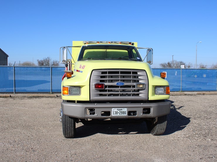 1995-ford-ft900-image-3