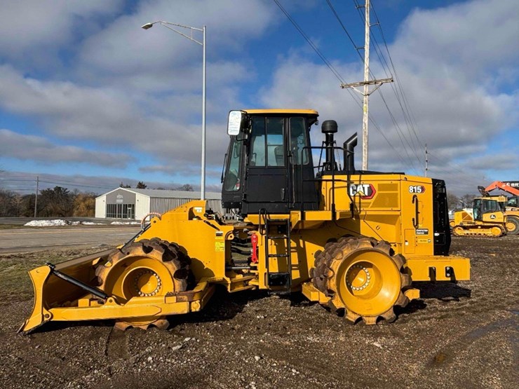 2023-caterpillar-815-image-3