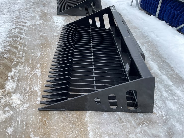 #2338-•-wolverine-skeleton-bucket-image-8