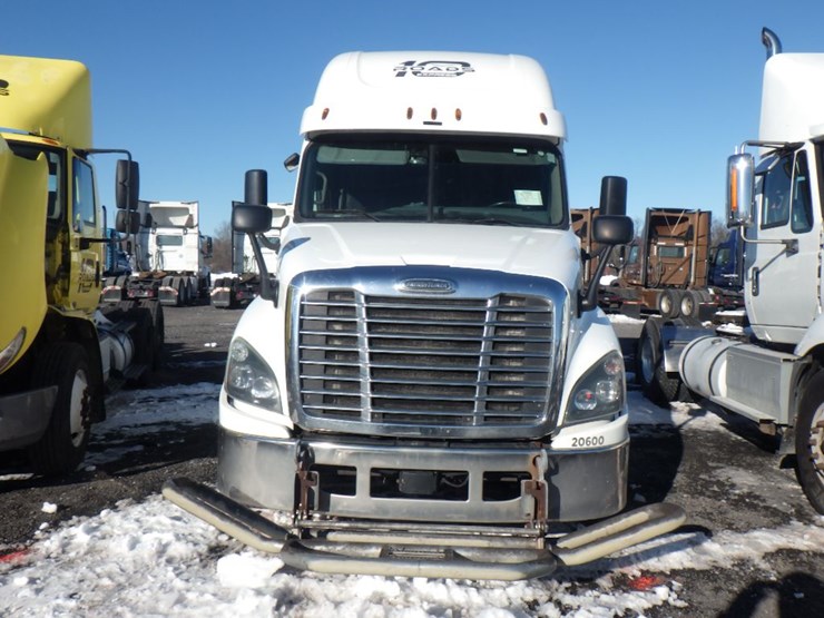 2017-freightliner-cascadia-125-image-2