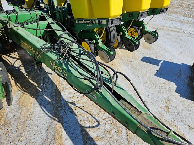 john-deere-7200-image-12