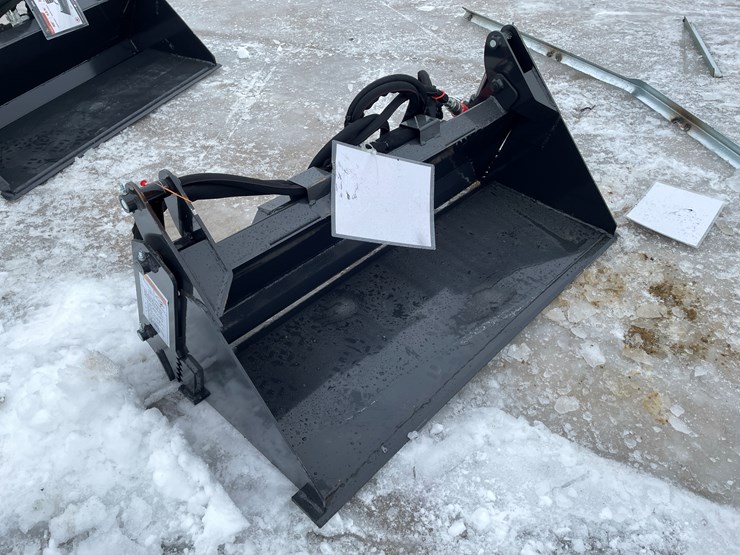 #2365-•-wolverine-mini-skid-steer-combination-bucket-image-3