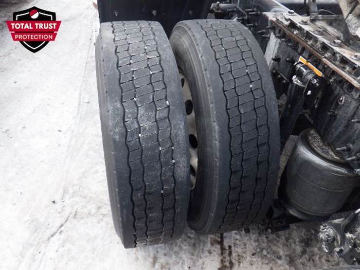 2023-volvo-vnl-300-image-15