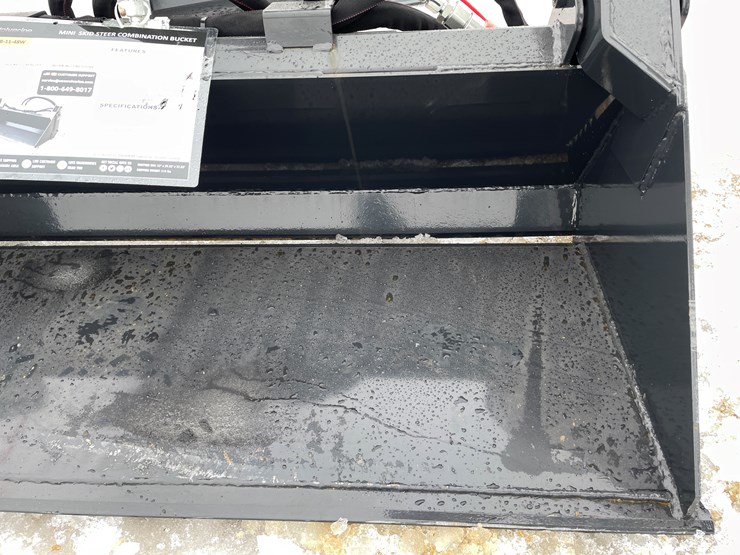 #2365-•-wolverine-mini-skid-steer-combination-bucket-image-11