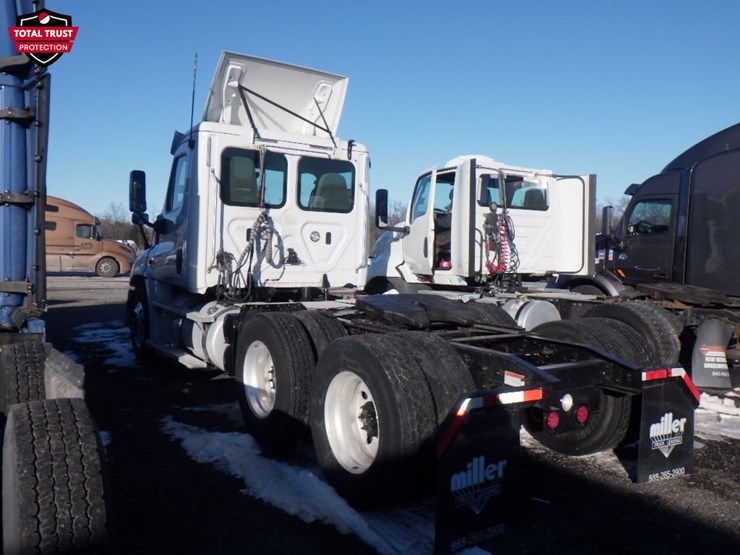 2019-freightliner-cascadia-125-image-10