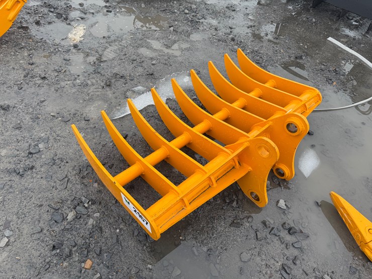 caterpillar-305-image-1