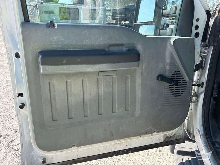 2015-ford-f550-image-10