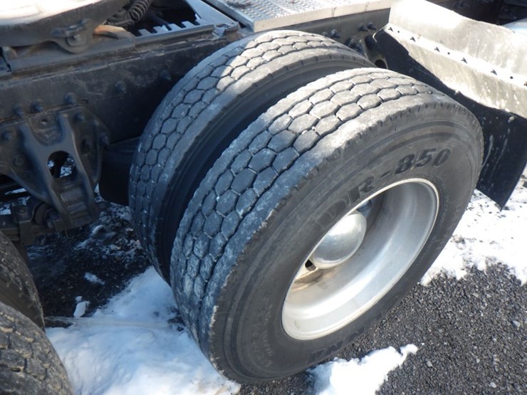 2019-peterbilt-579-image-7