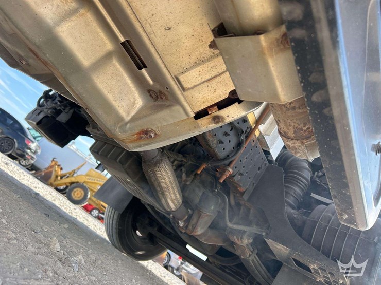 2017-isuzu-nrr-image-23