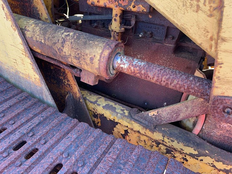 minneapolis-moline-diesel-crawler-image-40