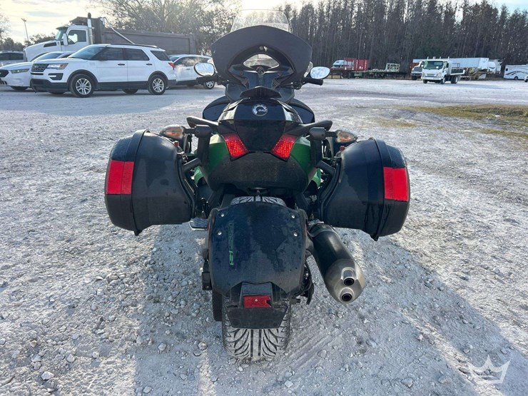 2012-can-am-spyder-motorcycle-image-26