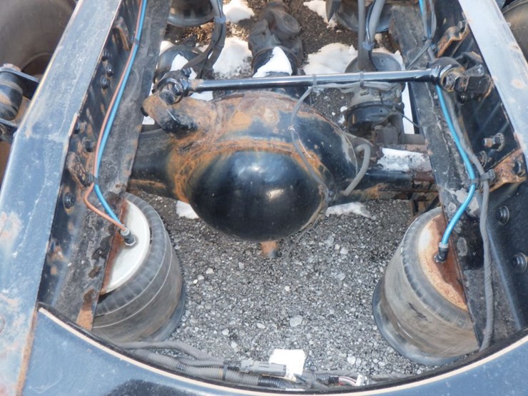 2019-freightliner-cascadia-126-image-11